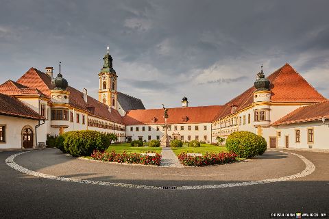 Gemeinde Reichersberg Bezirk Ried Augustiner-Chorherrenstift Reichersberg (Dirschl Johann) Österreich RI